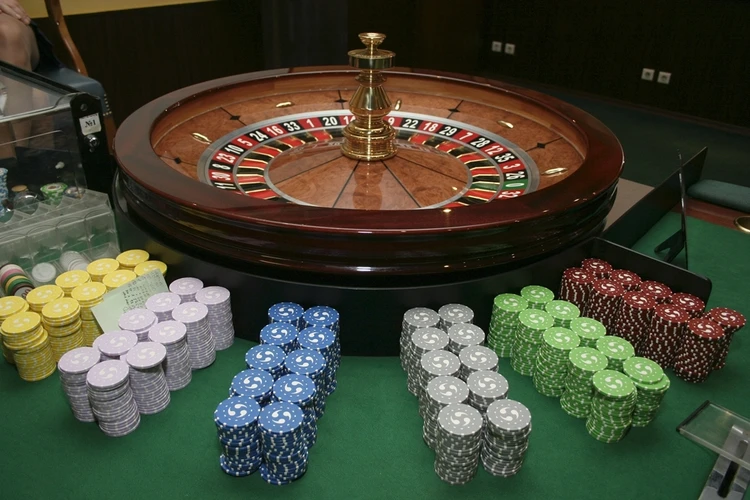 В Ростове осудили любителя азартных игр, который 20 раз ударил топором старого друга
