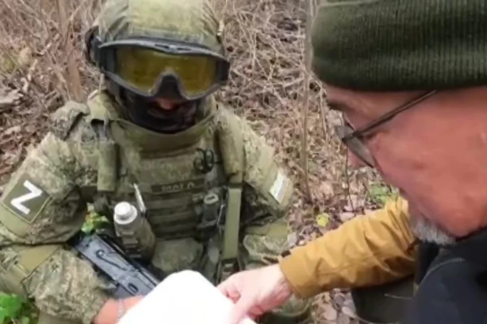 Мобилизованные сахалинцы получили письма и новогодние открытки от школьников. Скан видео Telegram-канала «Военкор-65»