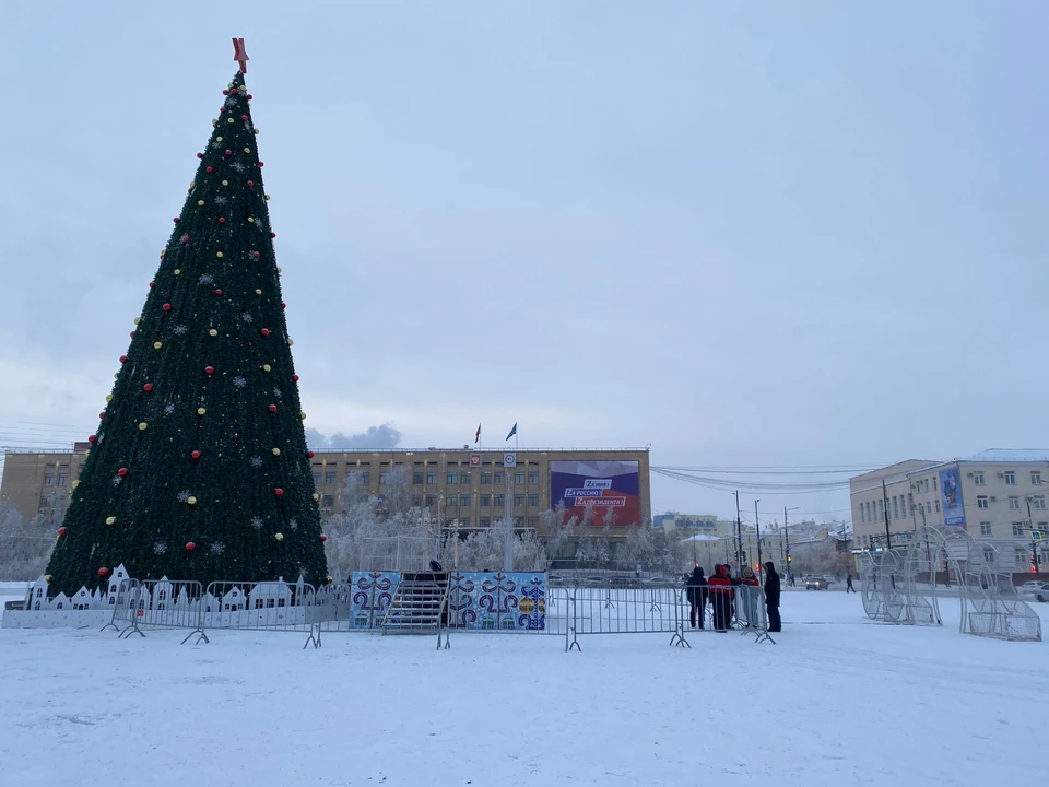 Погода якутск 2024. Якутск вечером снежный. Климат Якутска. Якутск домик весь в снегу. Якутия погода.