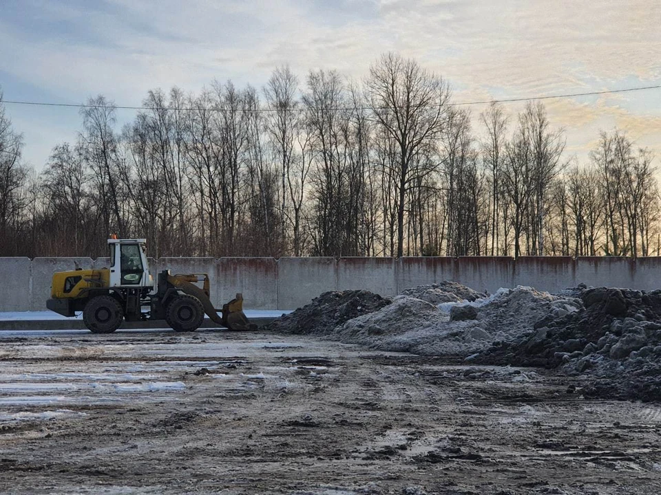 Больше всего снега доставлено в пункт на улице Севастьянова. Фото: t.me/VDKSPB