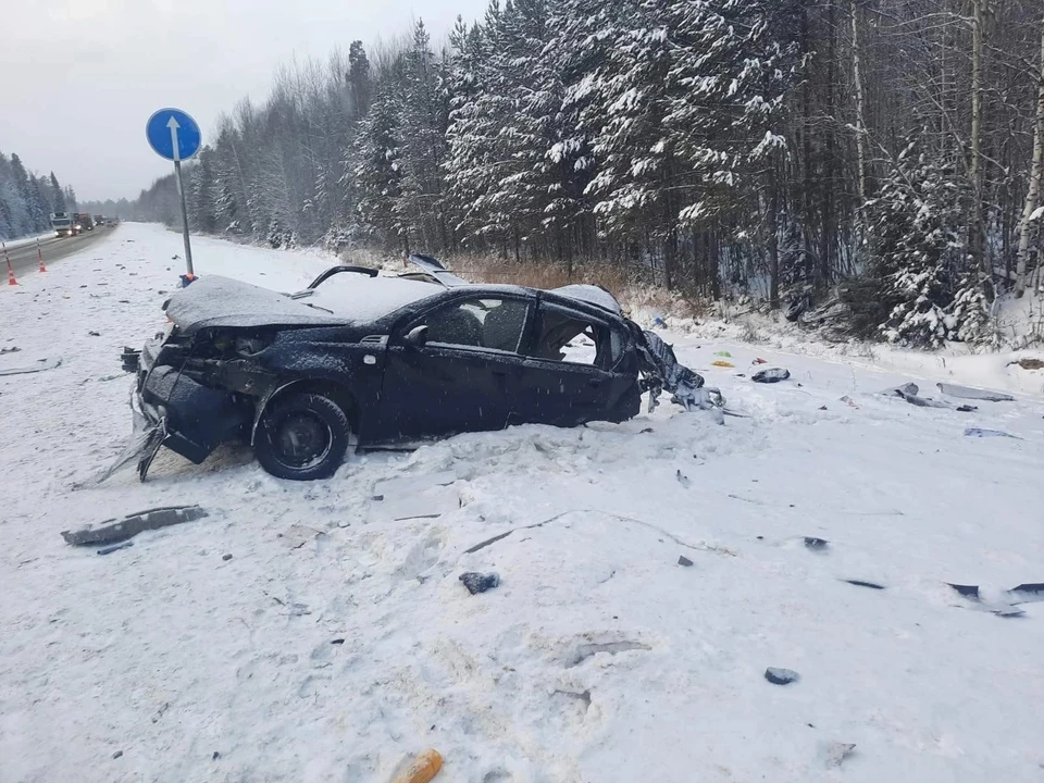 В аварии на трассе Тюмень - Ханты-Мансийск погибли два человека.