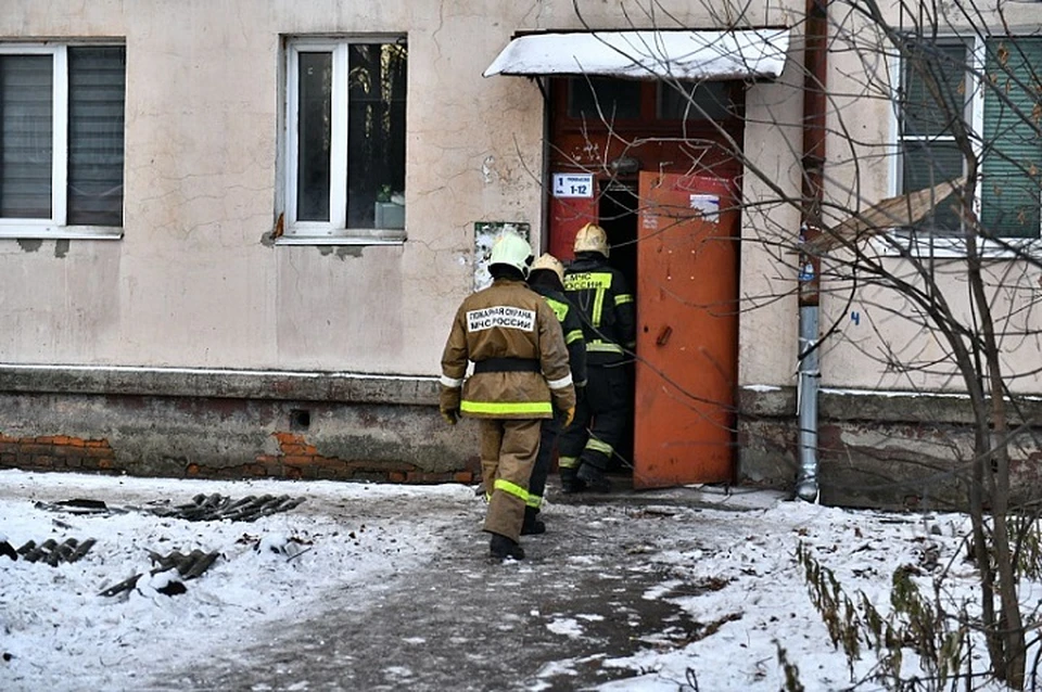 Под присмотром медиков сейчас и жительница соседней квартиры