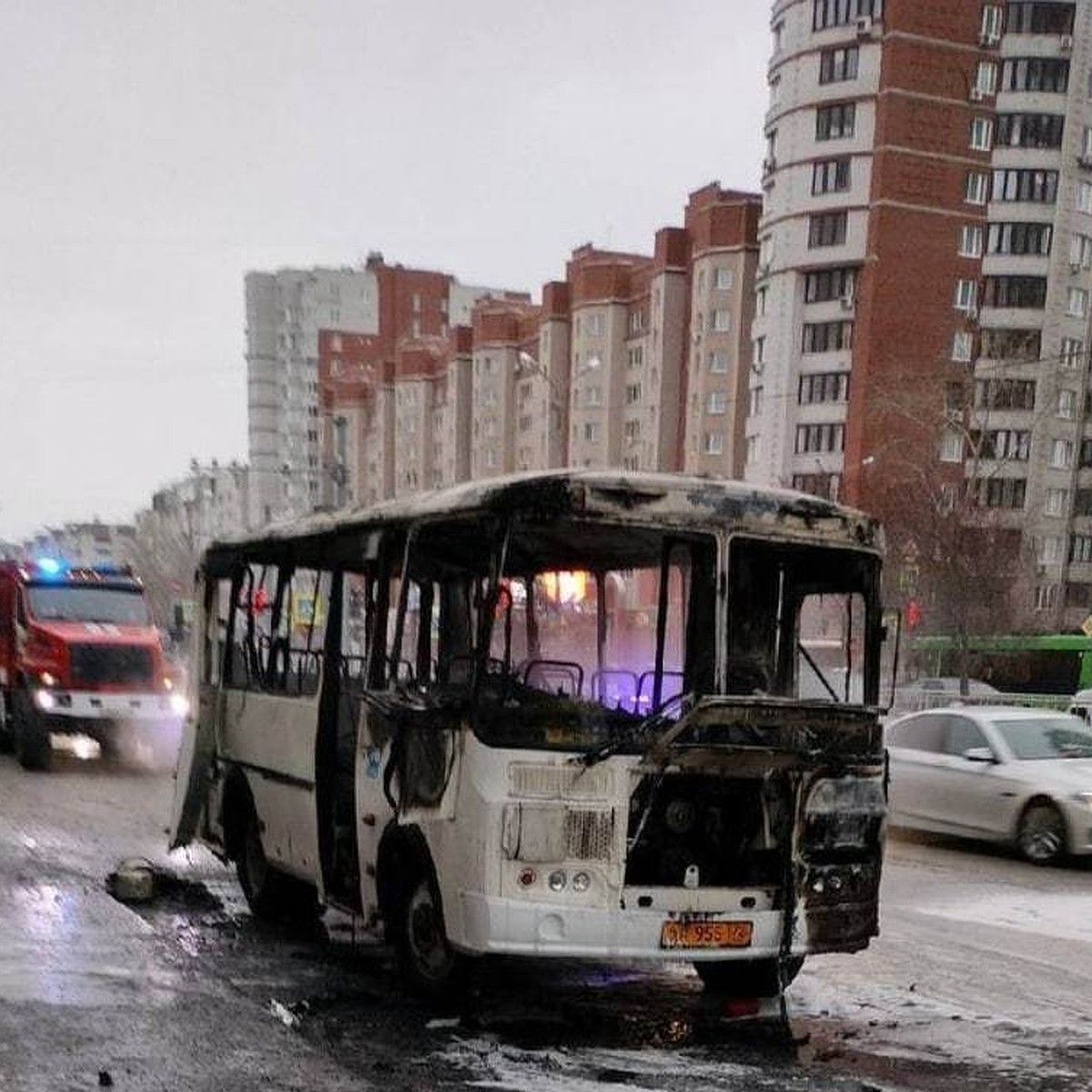 В Тюмени на полном ходу сгорел переполненный пассажирами автобус - KP.RU