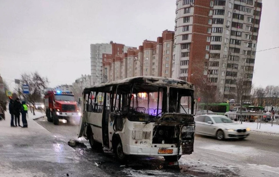 В Тюмени сгорел рейсовый автобус. Фото паблика "Тюмень №1".