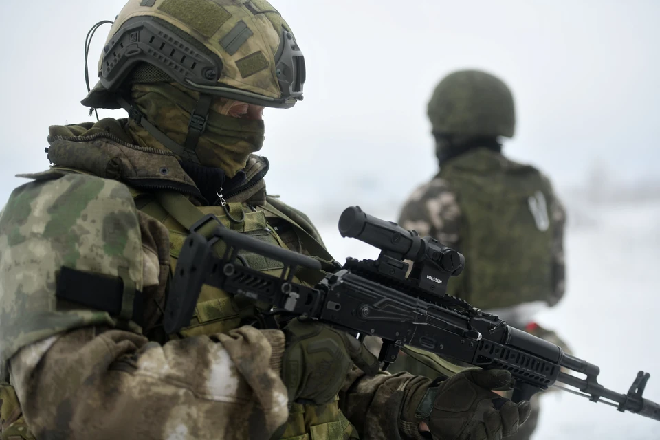 Подготовка призванных по мобилизации военнослужащих на полигоне в Свердловской области.