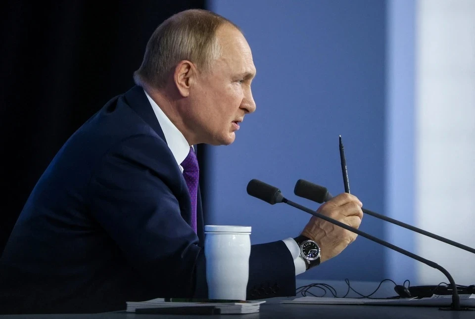 Путин считает глупым решение Запада ввести потолок цен на российскую нефть