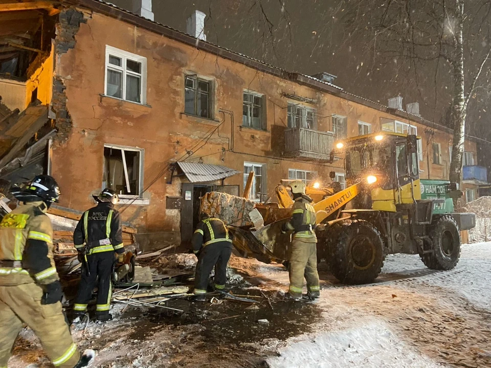 В МЧС подтвердили, что разрушения в жилом доме в Рязани мог спровоцировать самогонный аппарат. Фото: ГУ МЧС по Рязанской области.