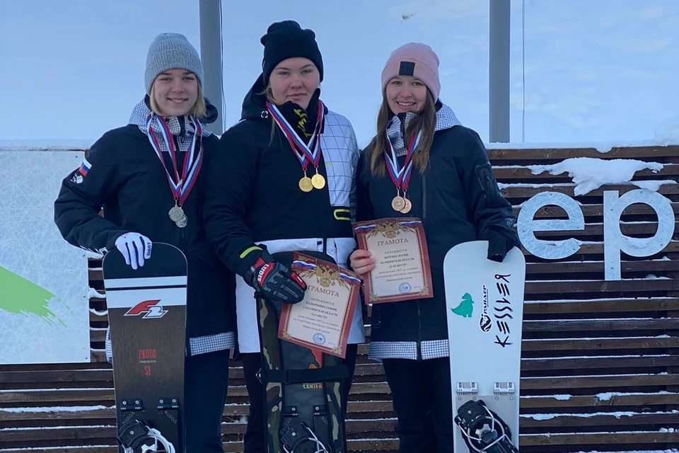 Сахалинская сноубордистка София Надыршина дважды одержала победу на третьем этапе Кубка России. Фото регионального правительства