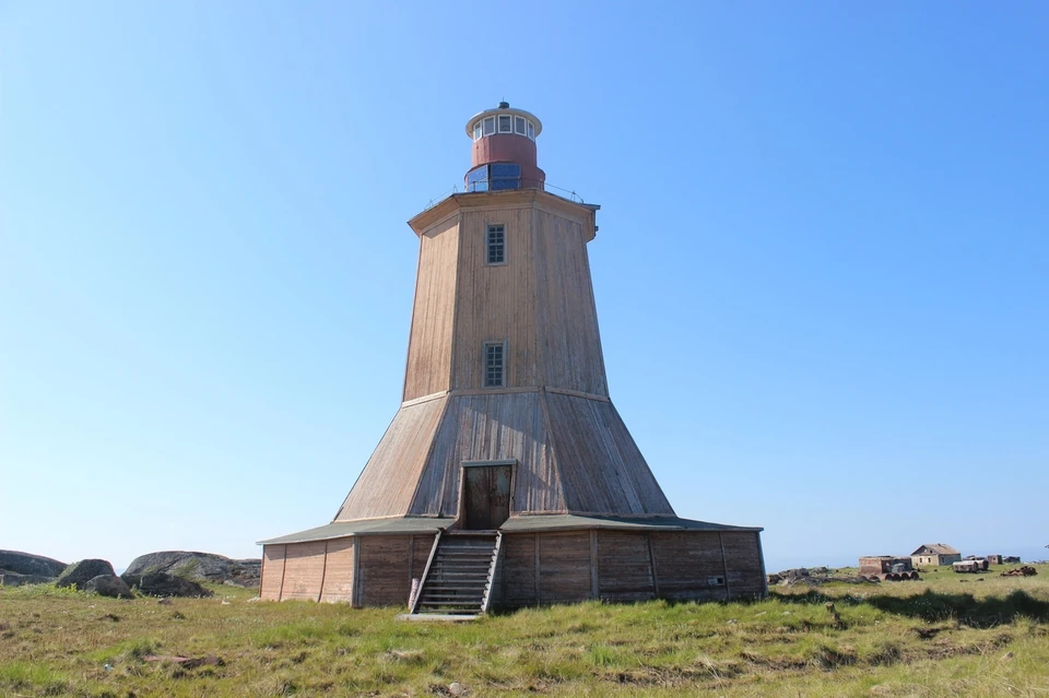 Святоносский маяк построили на берегу Баренцева моря 160 лет назад. Фото: правительство Мурманской области