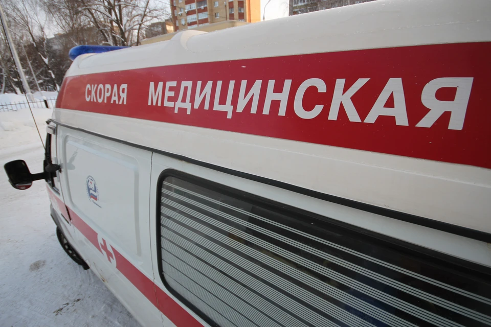 Два человека погибли при пожаре в частном доме в Калининском районе.