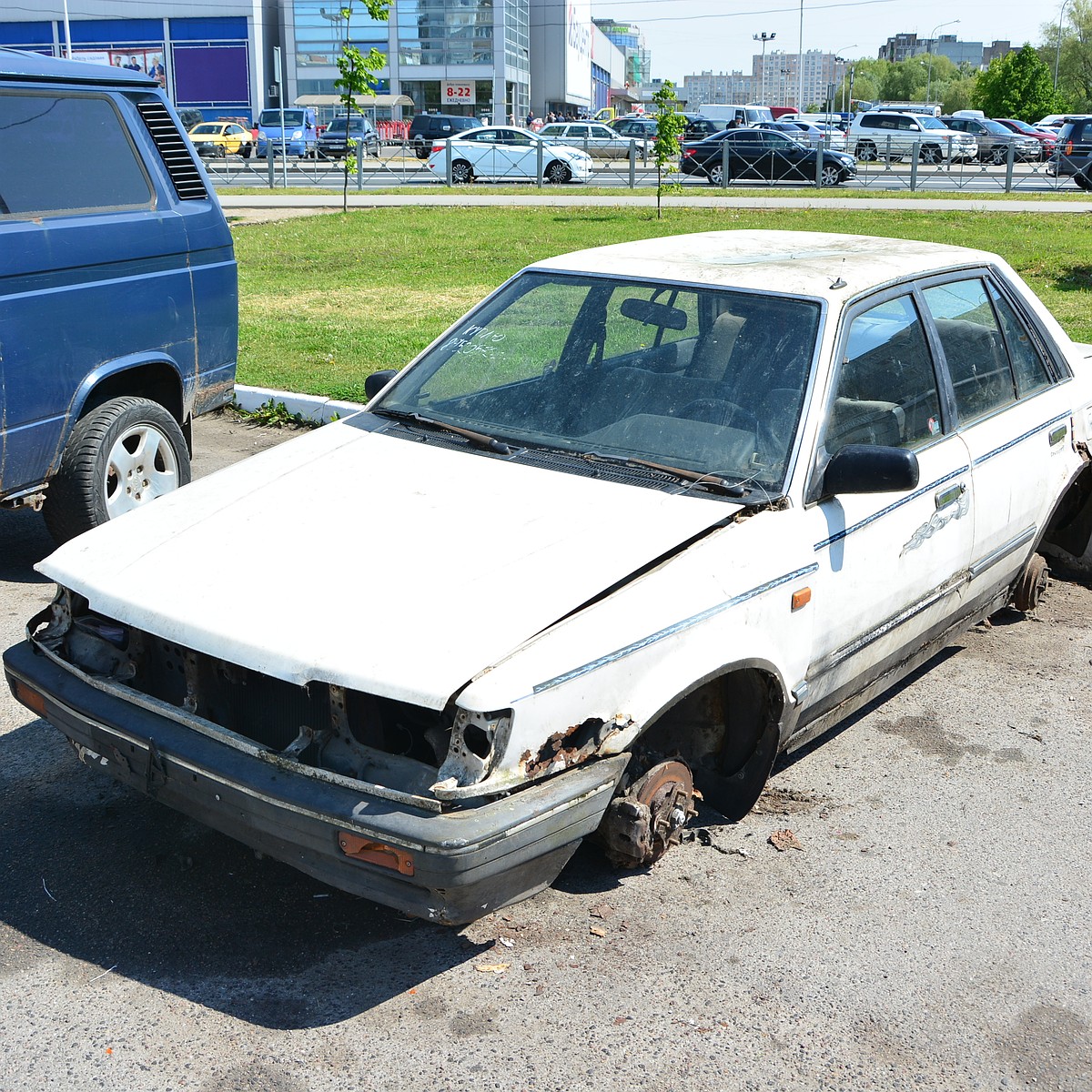 В Калининграде брошенные во дворах автомобили будут эвакуировать на  специальную стоянку - KP.RU