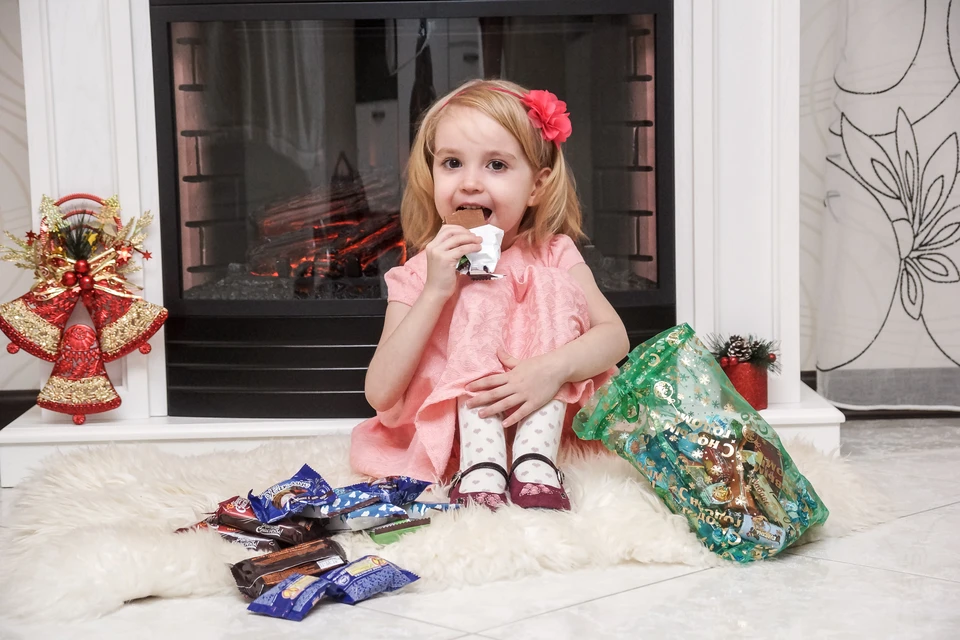 Волгоградским родителям рассказали об опасных сладких подарках на Новый год