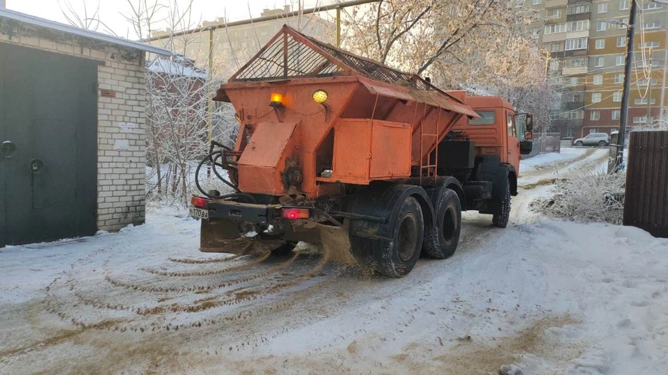 Специализированная техника вышла на обработку дорог Нижнего Новгорода. Фото: Пресс-служба администрации Нижнего Новгорода.
