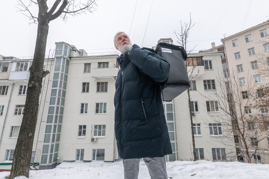 В основном курьерами идет молодежь. Удобно ли выполнять заказы человеку в возрасте - проверила
