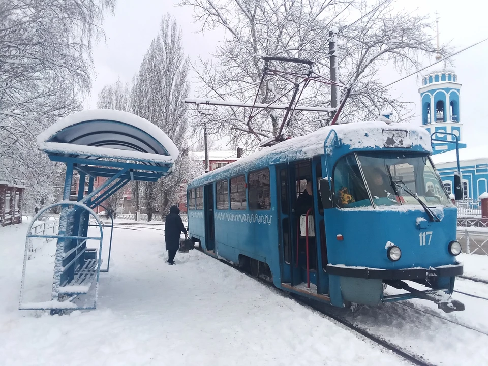 Днем транспорт в городе ходил с перебоями
