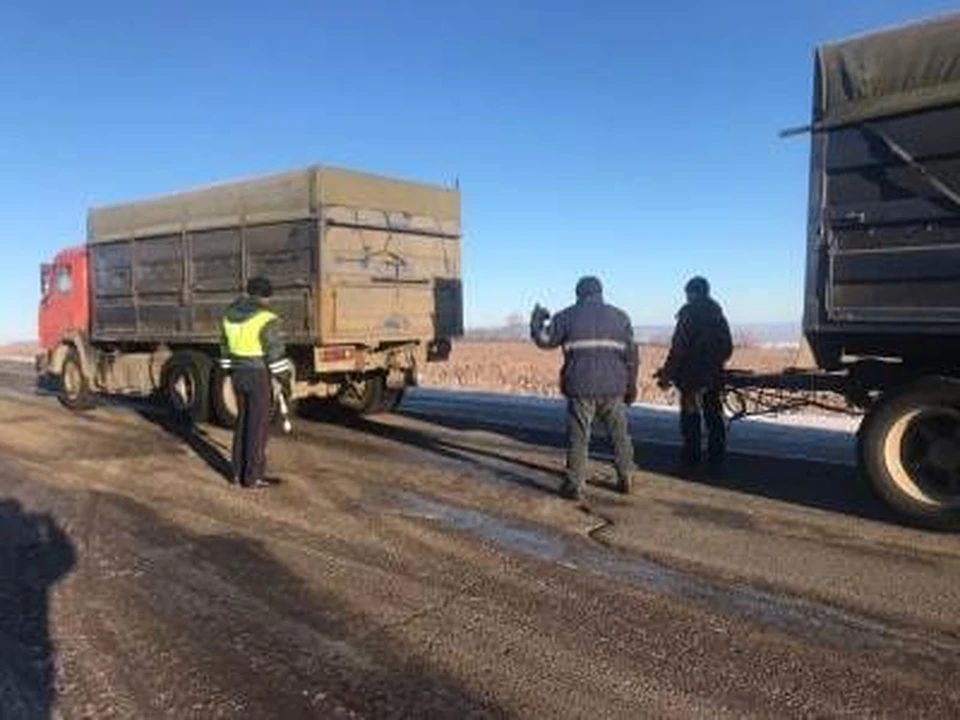 Камазист слетел в кювет и остался без отопления на морозе