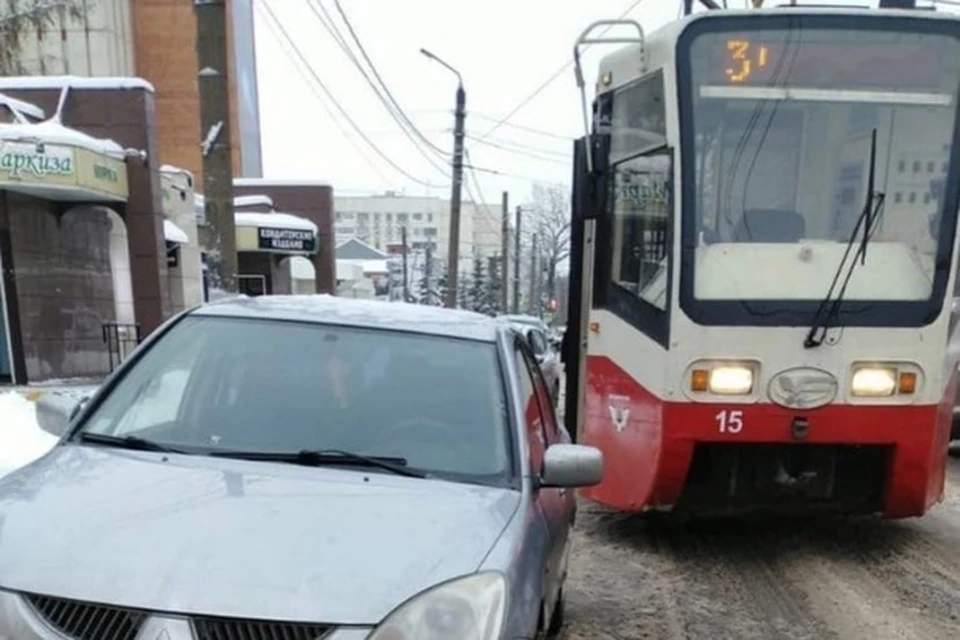 Неправильно припаркованные автомобили в Туле становятся причиной пробок