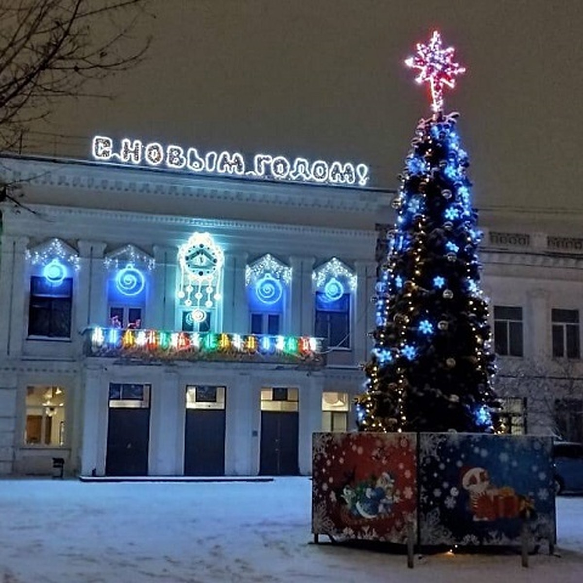 Железнодорожный район Хабаровска украшают к Новому году - KP.RU