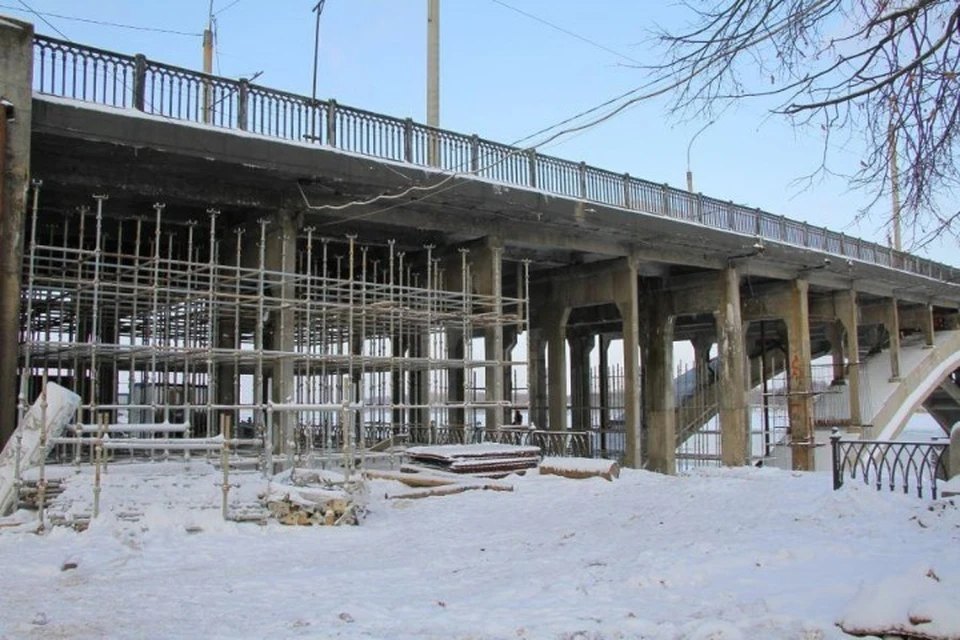В Рыбинске у Волжского моста уже работает тяжелая техника.