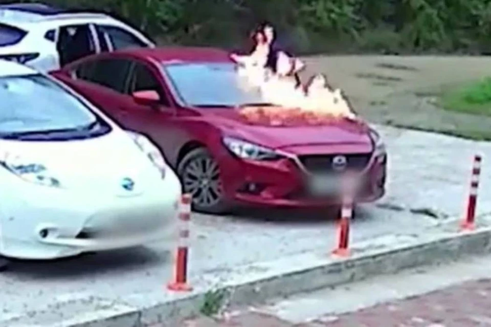 К счастью, девочка сумела выбраться из пылающего автомобиля. Фото: СУ СК России по Иркутской области