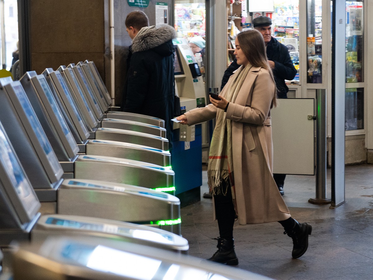 В Санкт-Петербурге и Москве повышают тарифы на проезд в метро и наземном транспорте