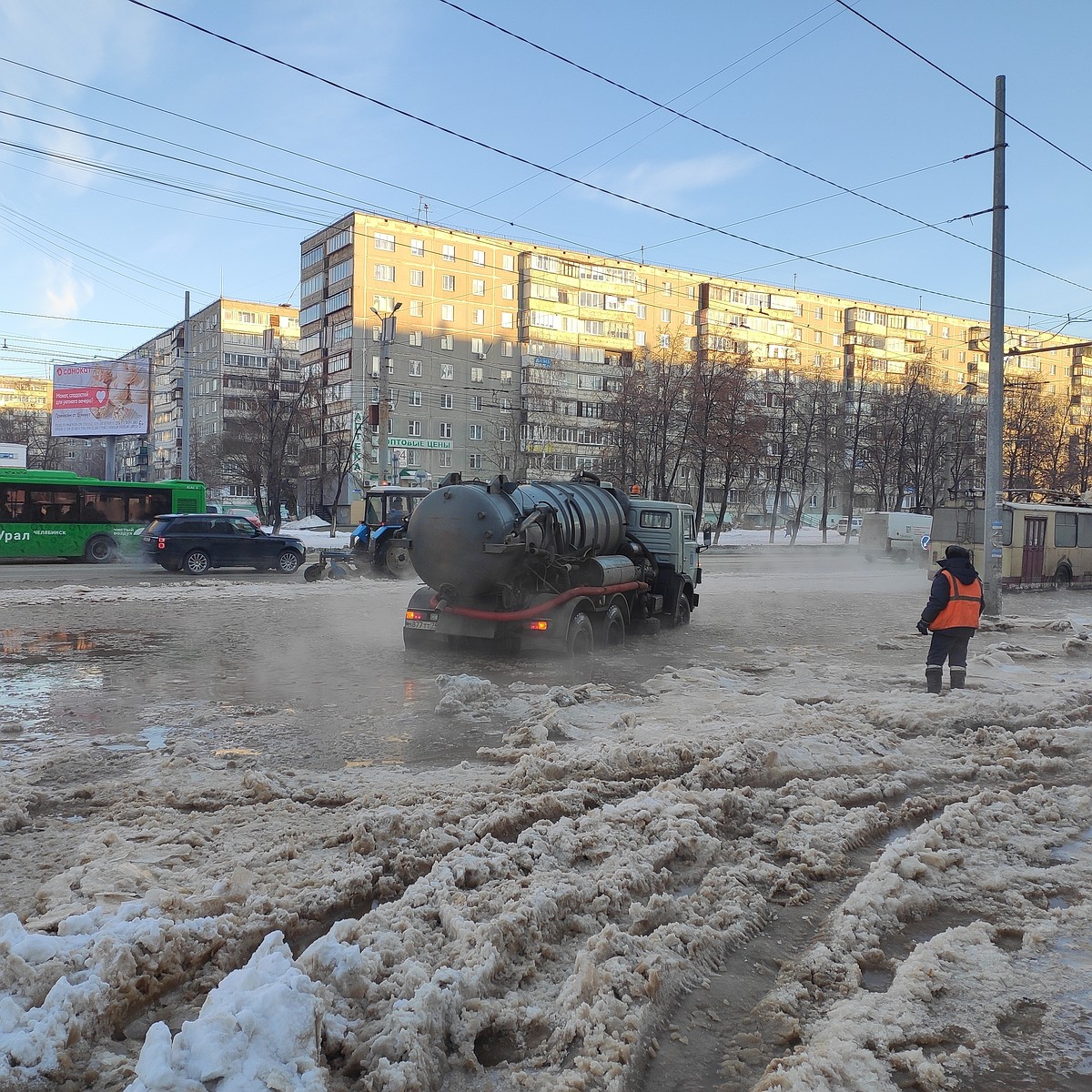 Фото потопа на Комсомольском проспекте в Челябинске 22 декабря 2022 - KP.RU