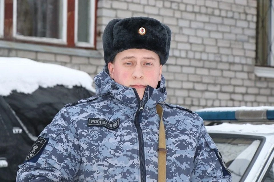 Если бы младший сержант Кудрявцев не забрал малыша с улицы, он мог бы погибнуть. Фото: Елена Лобова