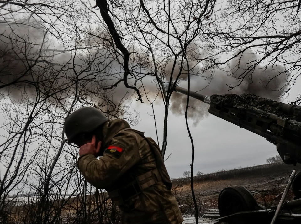 Работа украинских артиллеристов на донецком фронте.
