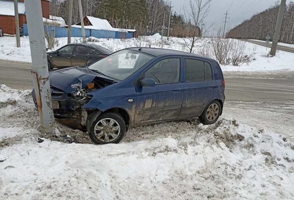 Авария произошла в 13:25 по местному времени на улице Сибирка. Фото: отделение пропаганды ГИБДД по Екатеринбургу