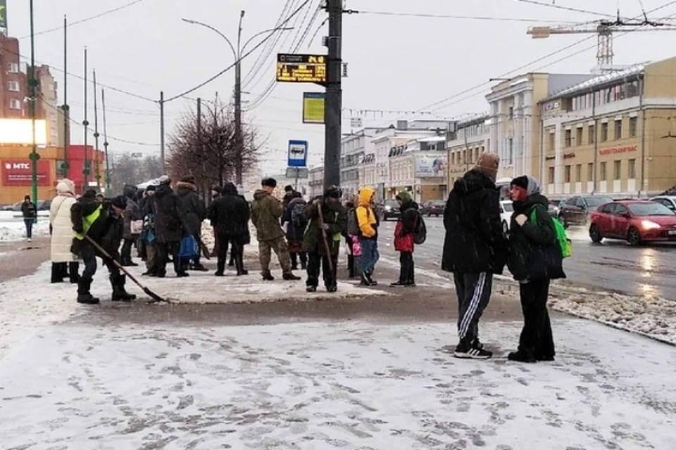 С площади Юности пропала остановка. ФОТО: группа "Подслушано в Ярославле" ВКонтакте