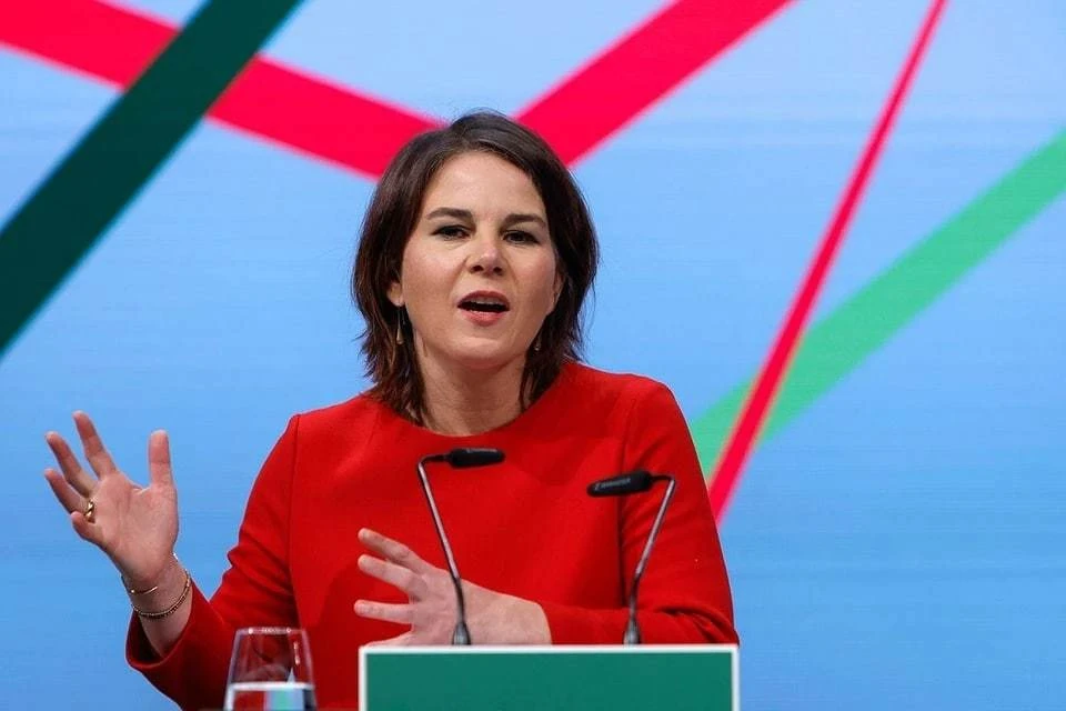 "Какой позор": пользователи Twitter ужаснулись словам Бербок о России