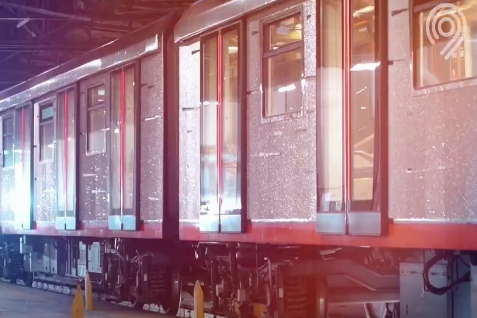 Новогодний состав украсили 23,8 млн кристаллов