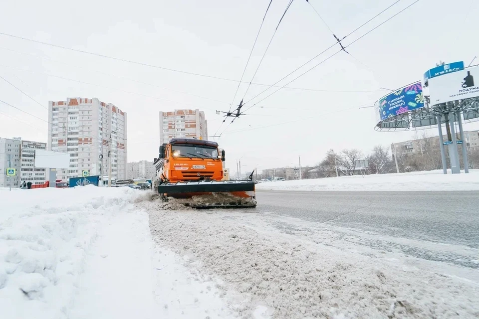 Дорожные службы уже проводят очистку трасс