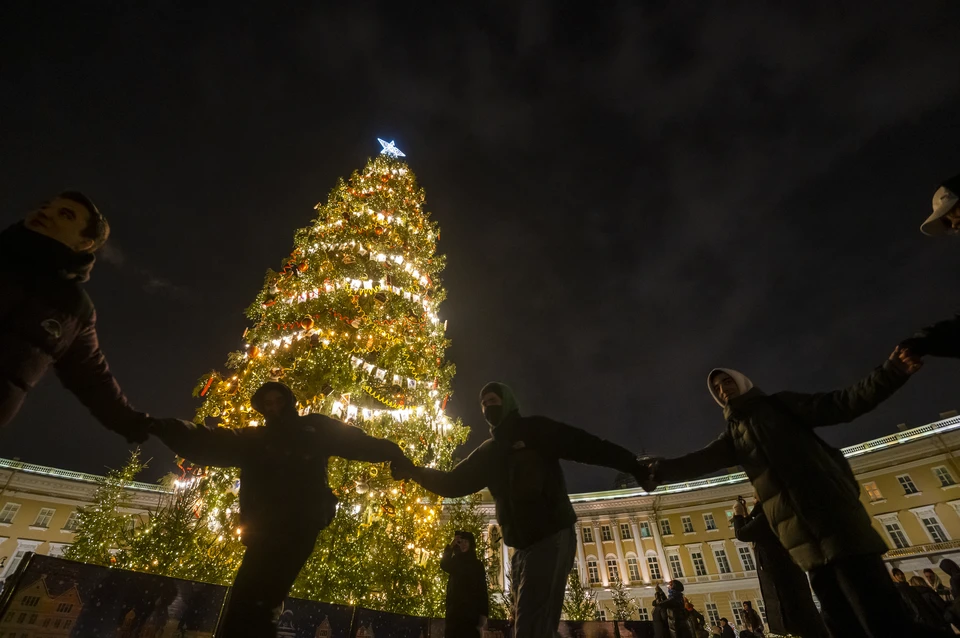 В новогоднюю ночь на Дворцовой задержали почти две тысячи человек.