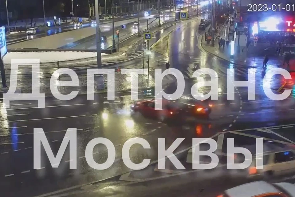 Два автомобиля столкнулись на Большой Якиманке в Москве