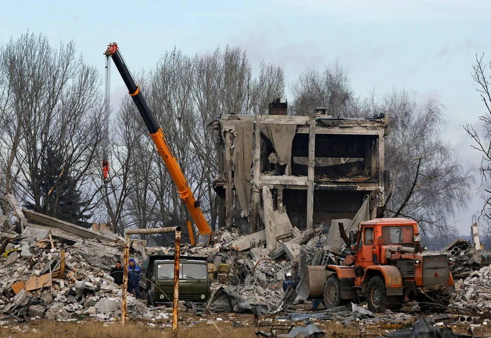 Под завалами в Макеевке погибли десятки мобилизованных россиян.