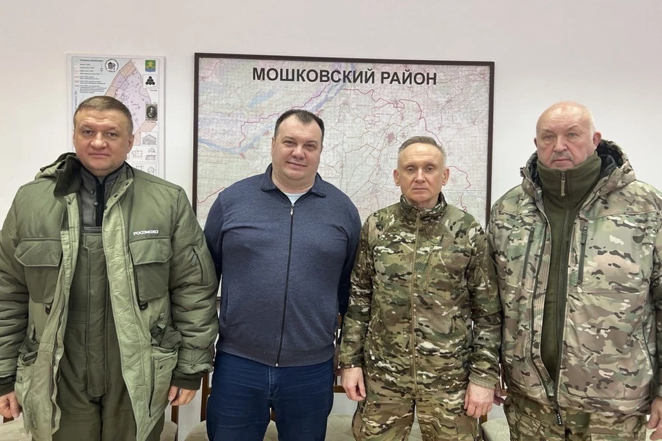 Глава района в Новосибирской области договорился о сотрудничестве с командиром элитного батальона. Фото: Администрация Мошковского района.