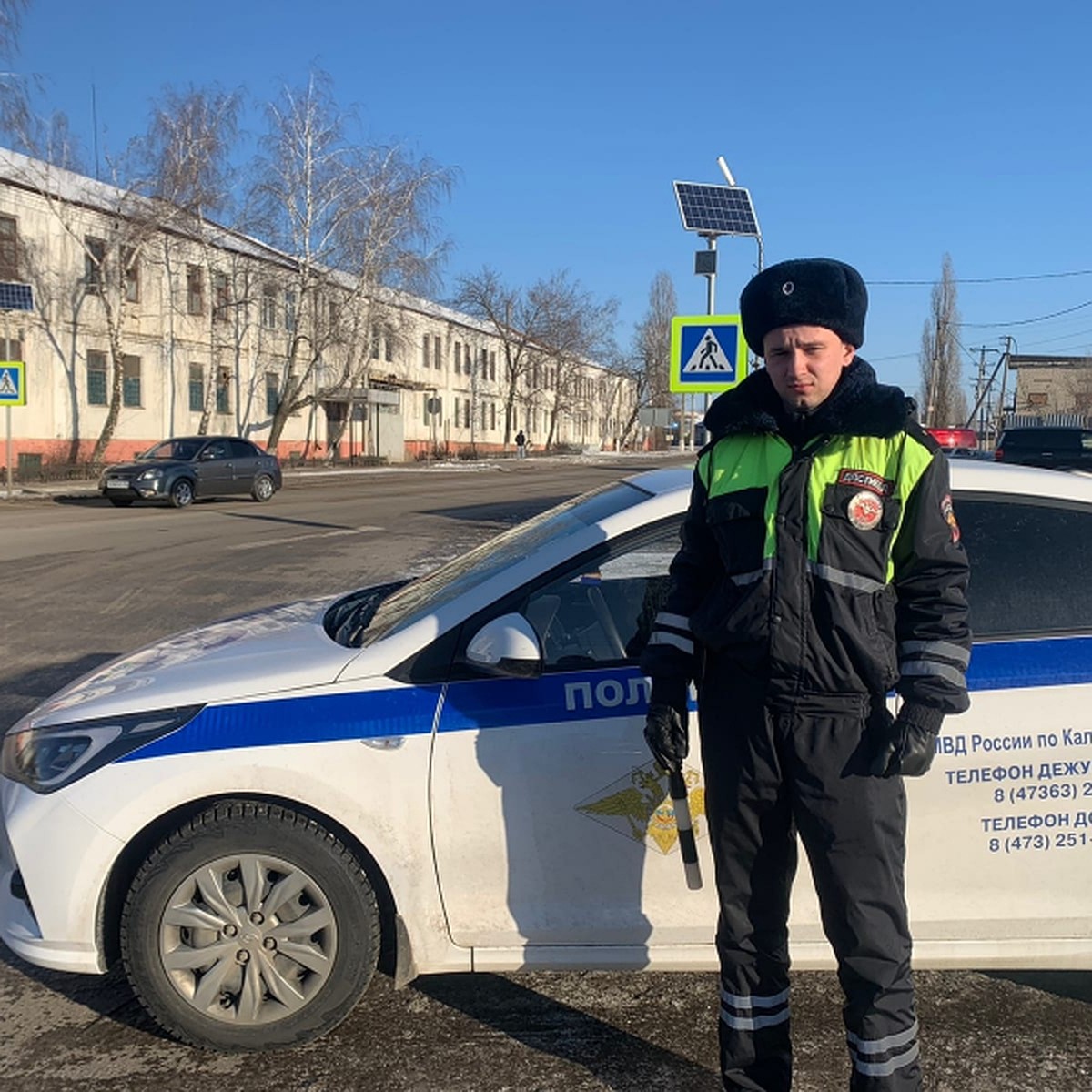 В райцентре Воронежской области полицейские спасли пенсионерку, которой  стало плохо на улице - KP.RU