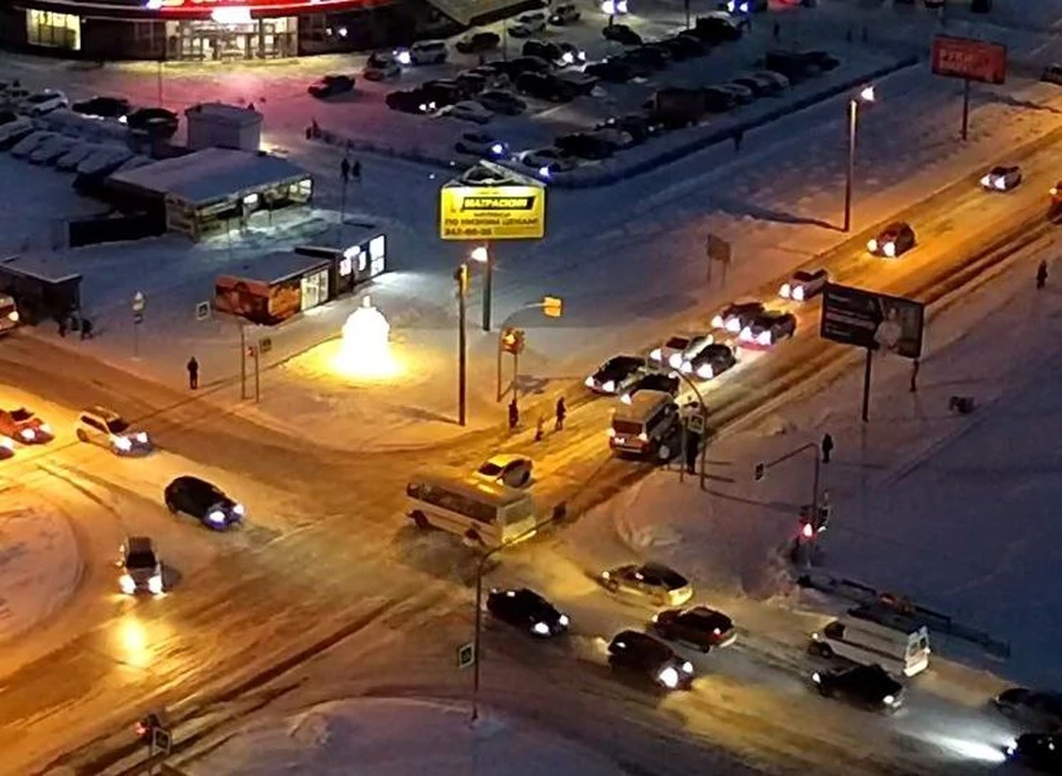 Маршрутчик сбил мужчину на пешеходном переходе. Фото: «Интерсвязь»