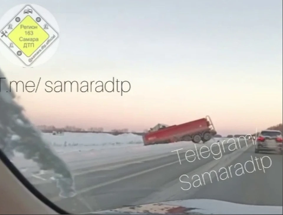 О причине аварии пока неизвестно. Фото: "Самара ДТП"