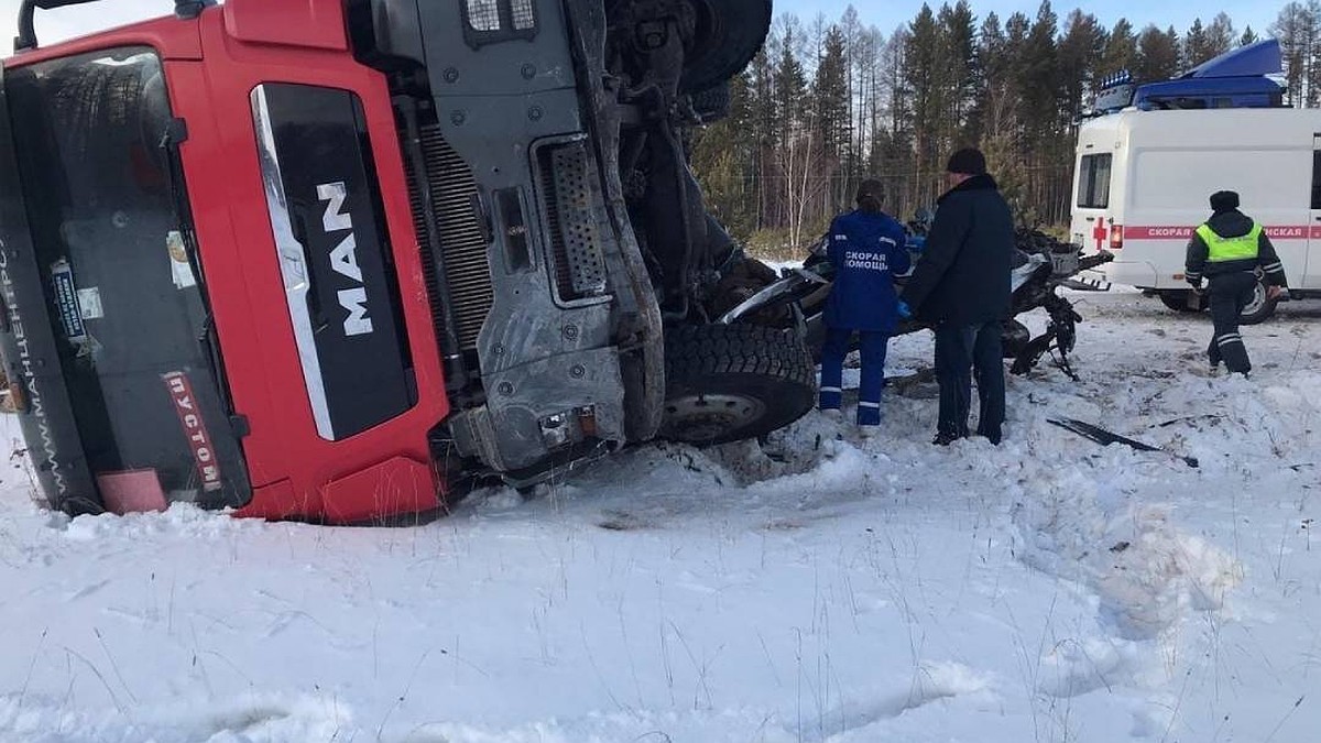 50-летний водитель Mazda Demio пострадал при ДТП с большегрузом в  Нижнеудинском районе - KP.RU