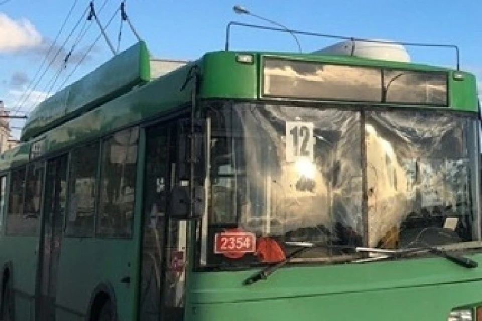 Перевозчики объясняют происходящее отменой занятий в школах.