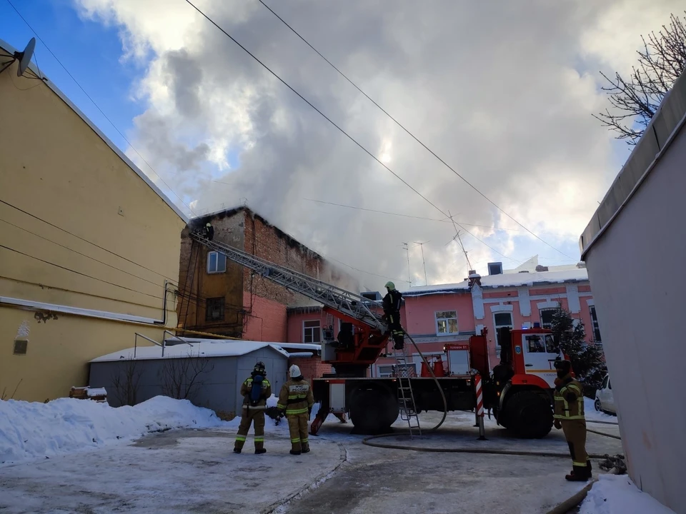 На локализацию возгорания в жилом доме у пожарных ушло более четырех часов