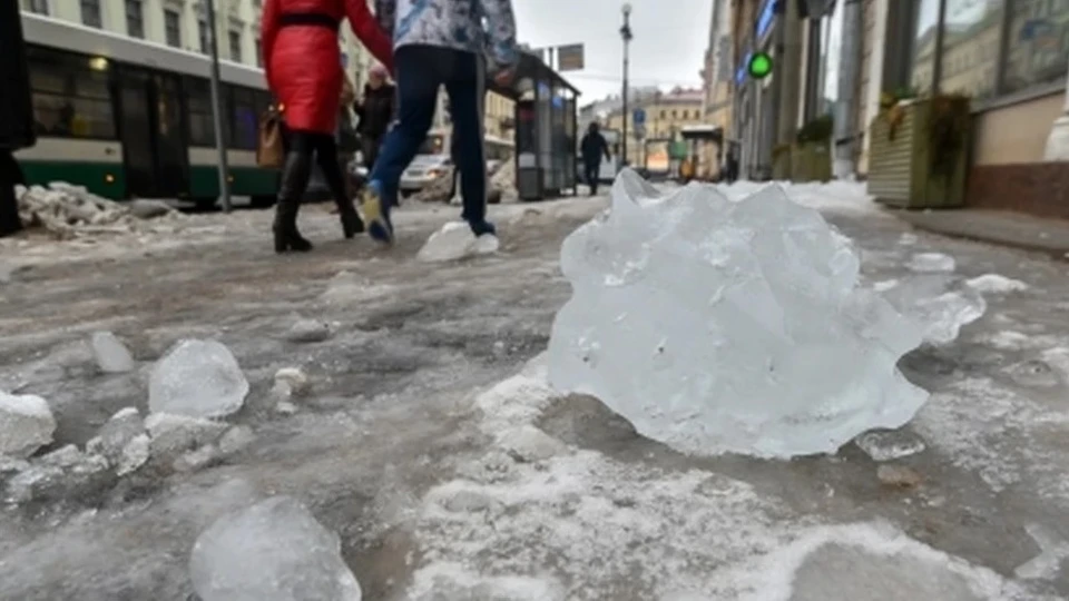 В Горуправе рассказали, что лед образовался после аварий на сетях