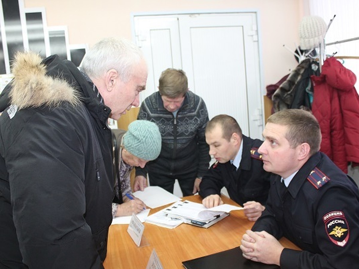 В Самарской области полицейские рассказали пенсионерам о мошеннических  схемах - KP.RU