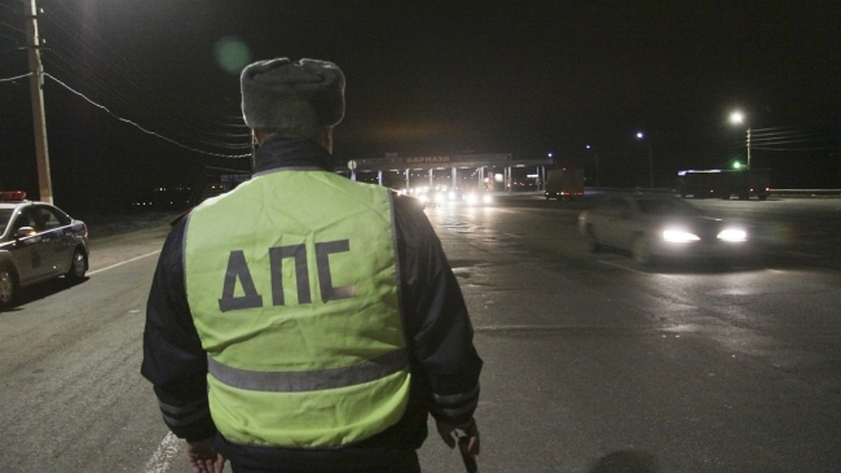 В Юрьев-Польском районе легковой автомобиль врезался в большегруз - KP.RU