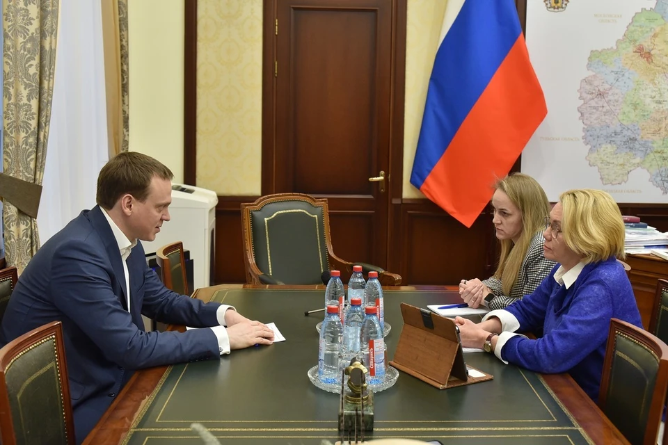 Губернатор Рязанской области Павел Малков встретился с матерью и вдовой погибших рязанских десантников.