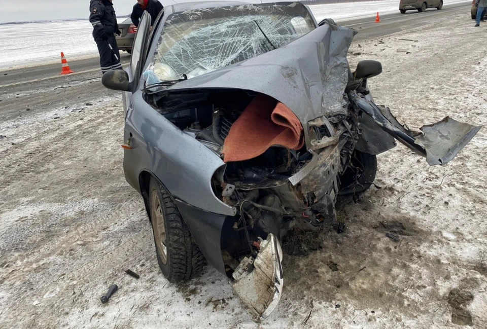 Водителю Chevrolet выжить в страшной аварии не удалось.