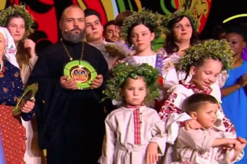 Рязанская многодетная семья победила в шоу «Поем на кухне всей страной». Фото: скриншот из эфира Первого канала.