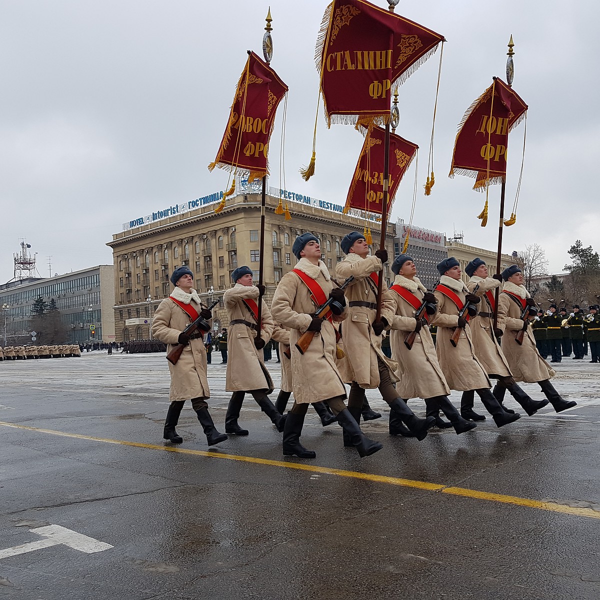 В параде 2 февраля 2023 в Волгограде задействуют 1300 человек - KP.RU